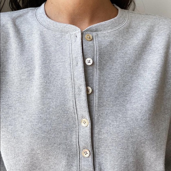 Aritzia Wilfred mavis Henley ribbed top - Picture 5 of 5
